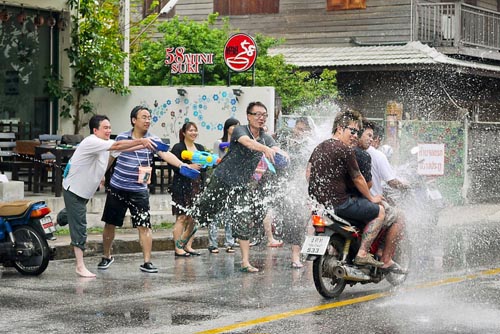 Le hoi te nuoc 1.7